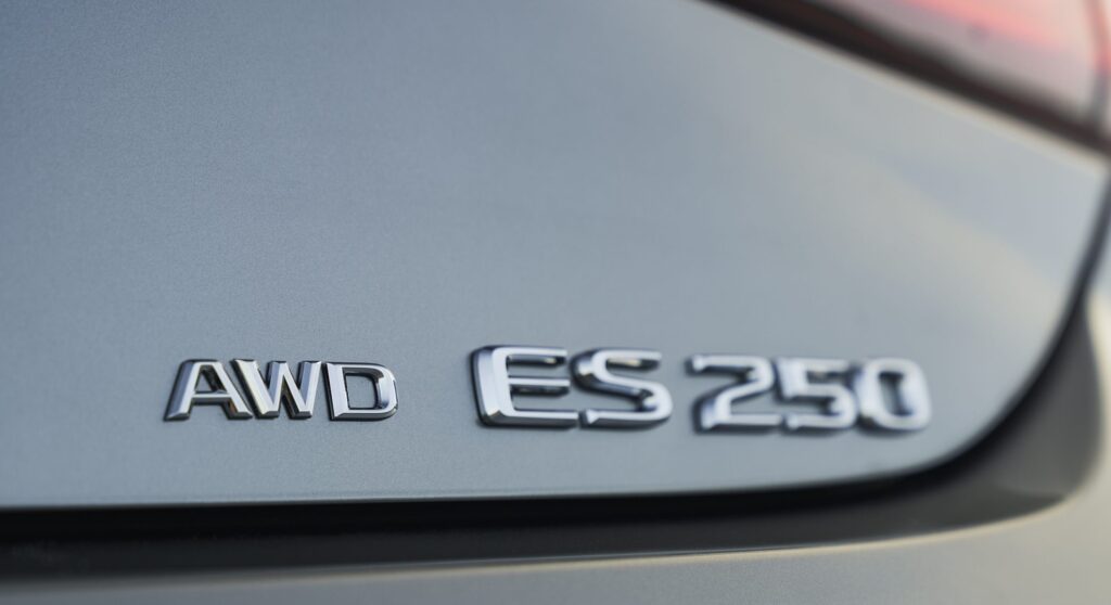 2024_lexus_es AWD