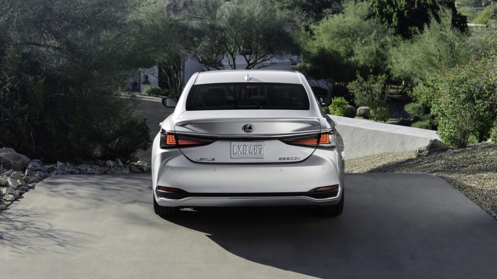 Lexus ES 250 13 Đuôi xe Lexus ES250 2024
