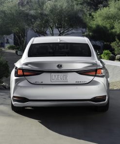 Lexus ES 250 12 Thiết kế phía sau đơn giản và sang trọng theo thời gian