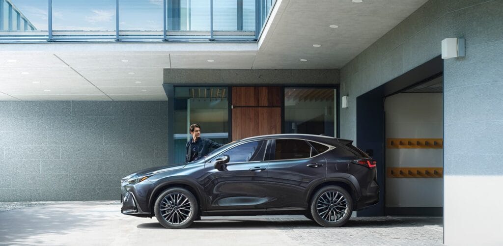 Lexus NX350h giá từ 3,270 tỷ đồng
