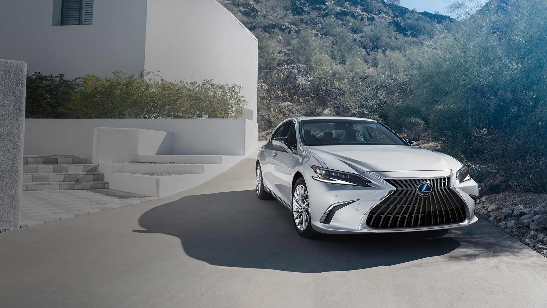 Lexus ES 1 Sedan ES300h sang trọng cỡ vừa giá từ 3,1 tỷ
