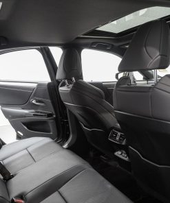 Mọi chi tiết bên trong khoang lái đều được làm thủ công từ bàn tay của các nghệ nhân