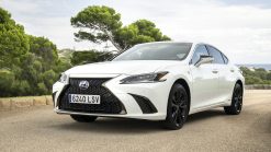 Giá bán xe Lexus ES250 F Sport 2023 và đánh giá chi tiết
