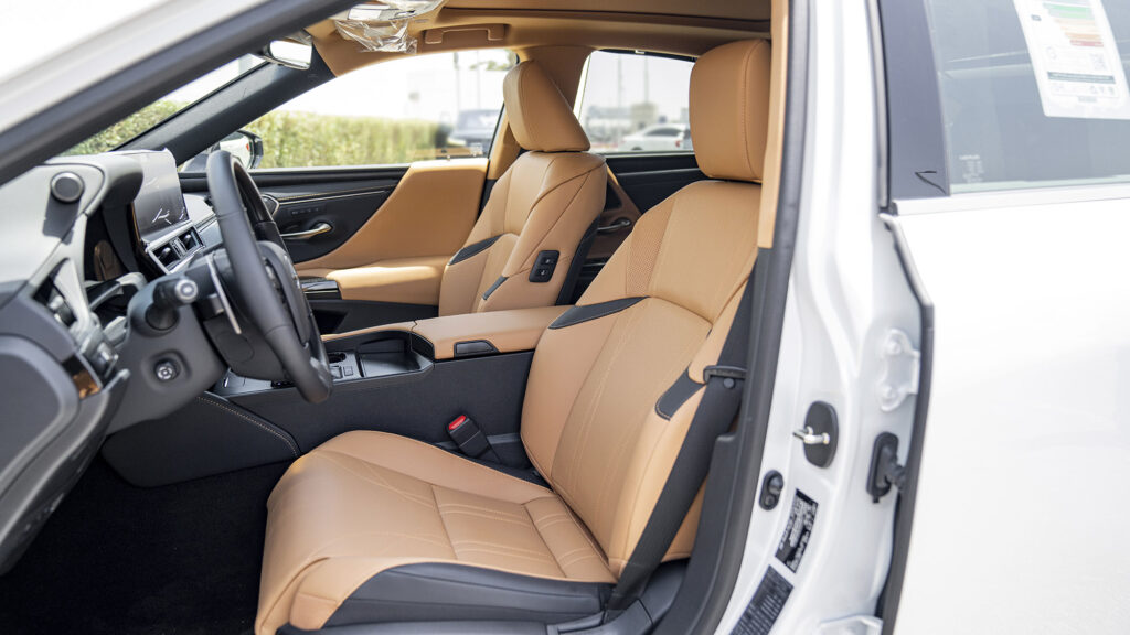 Lexus ES300h Hybrid 22 Nội thất nâu trang bị da Nappa cao cấp và êm ái