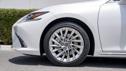 Giá xe Lexus ES300h 2023