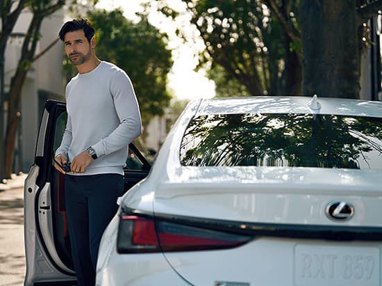 Lexus ES intuitiveparkingassist moresafety tile 550x411 LEX ESG MY19 0054 01 M75