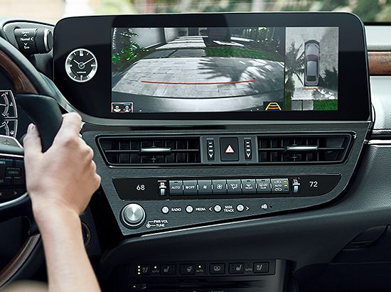 Lexus ES panoramic view monitor moretechnology tile 550x411 LEX ESH MY22 0011