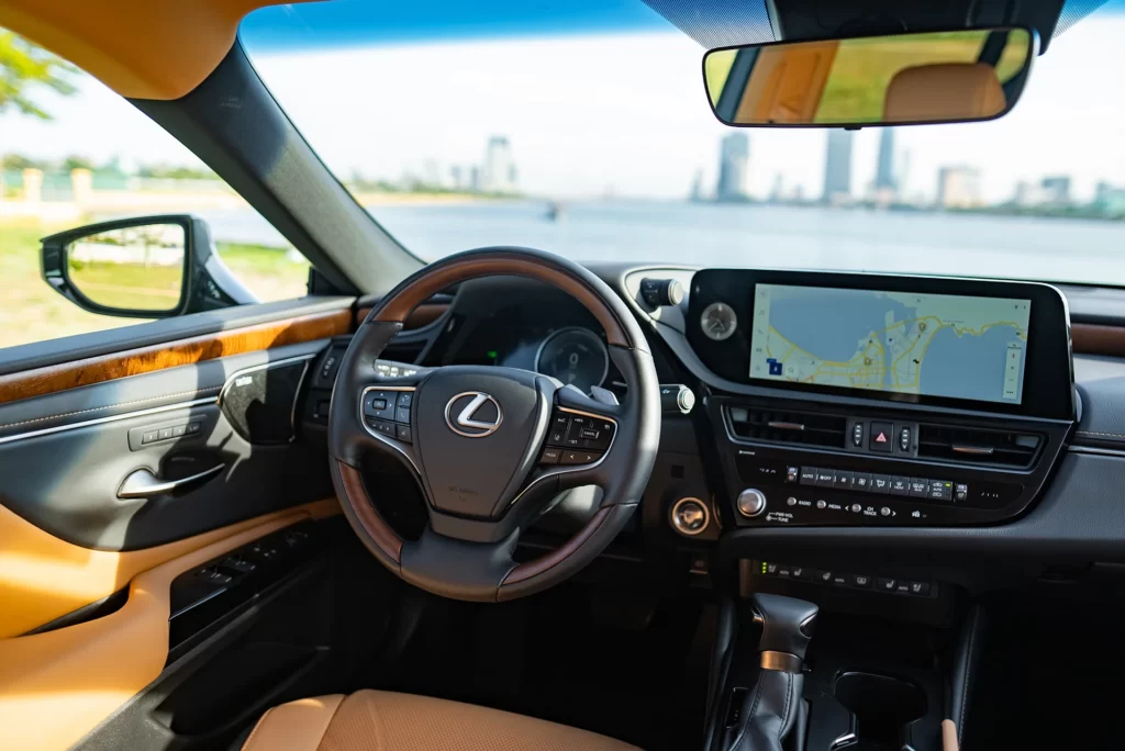 lexus es300h chiec sedan toan dien 4