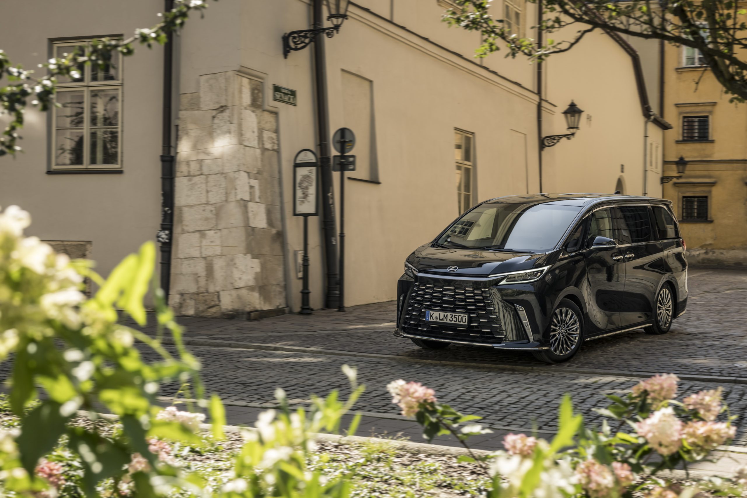 The-new-lexus-lm-2024-gia-ban-thong-so-lexus-saigon-25 Giá xe Lexus LM 500h 350h - Ảnh chi tiết Lexus LM 2024 All New