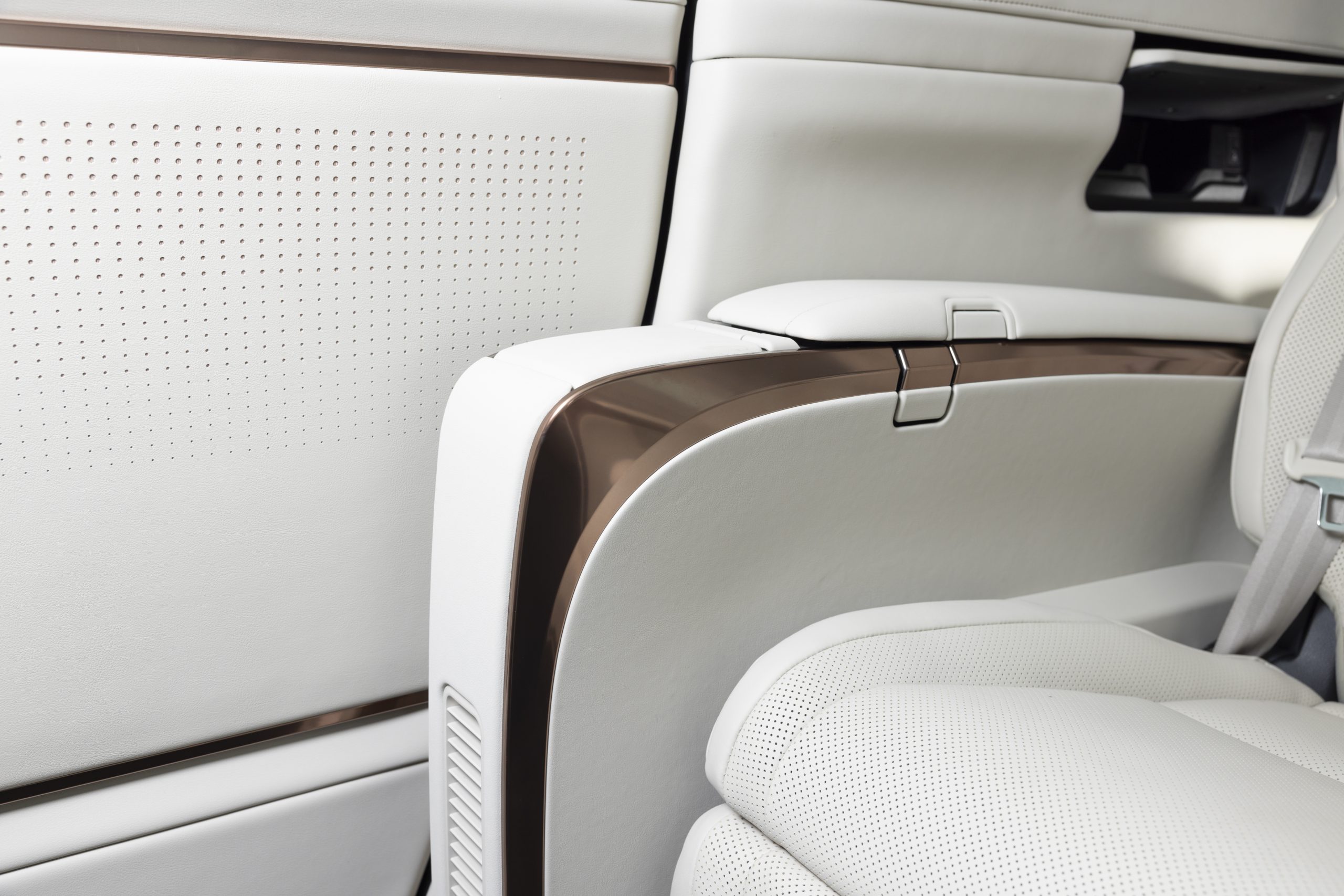 The-new-lexus-lm-2024-gia-ban-thong-so-lexus-saigon-60 Giá xe Lexus LM 500h 350h - Ảnh chi tiết Lexus LM 2024 All New
