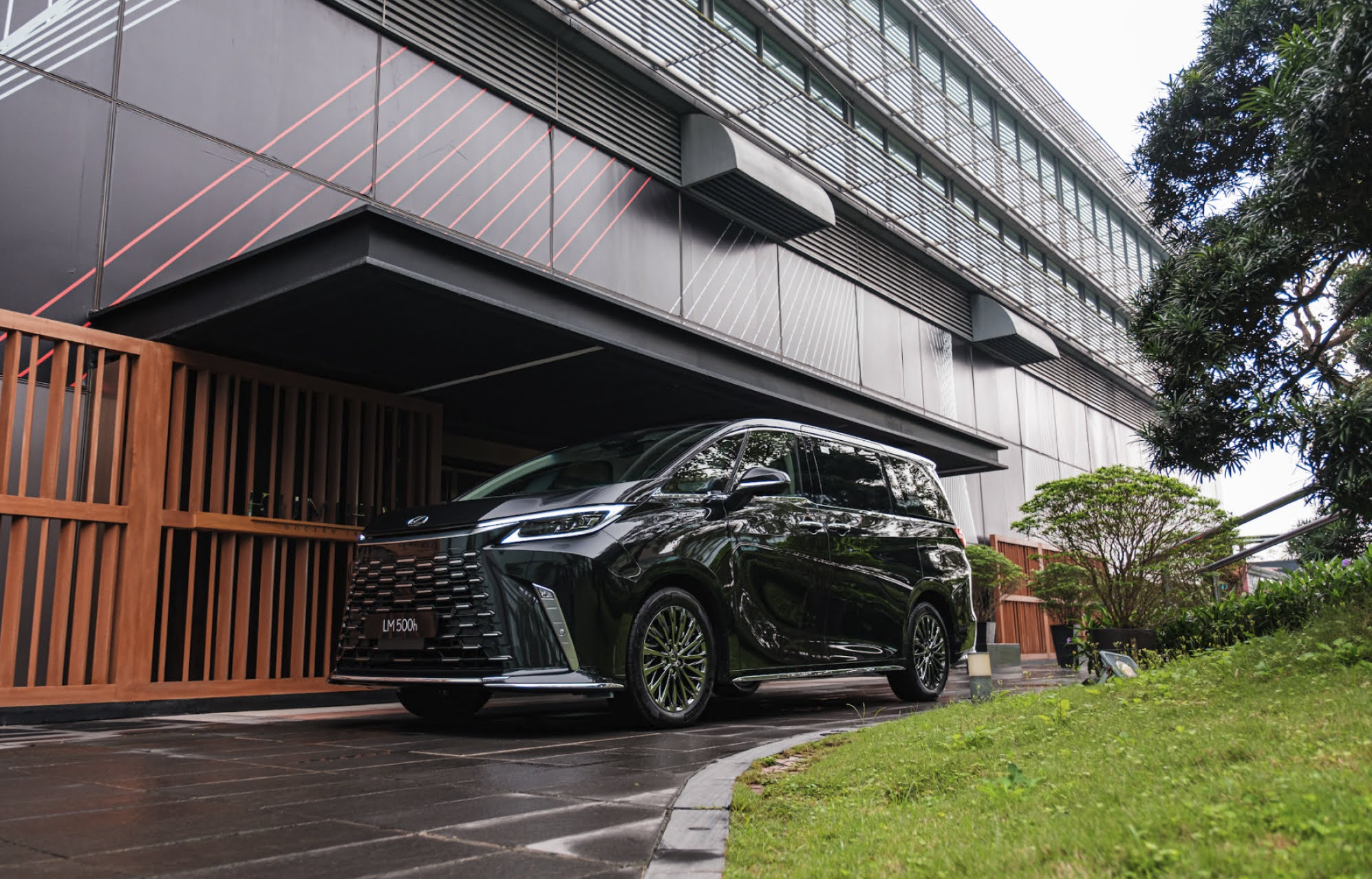 Khám phá tính năng Lexus LM 500h 2025 hoàn toàn mới 1 trai nghiem khoang hang nhat di dong lexus lm 2024 1