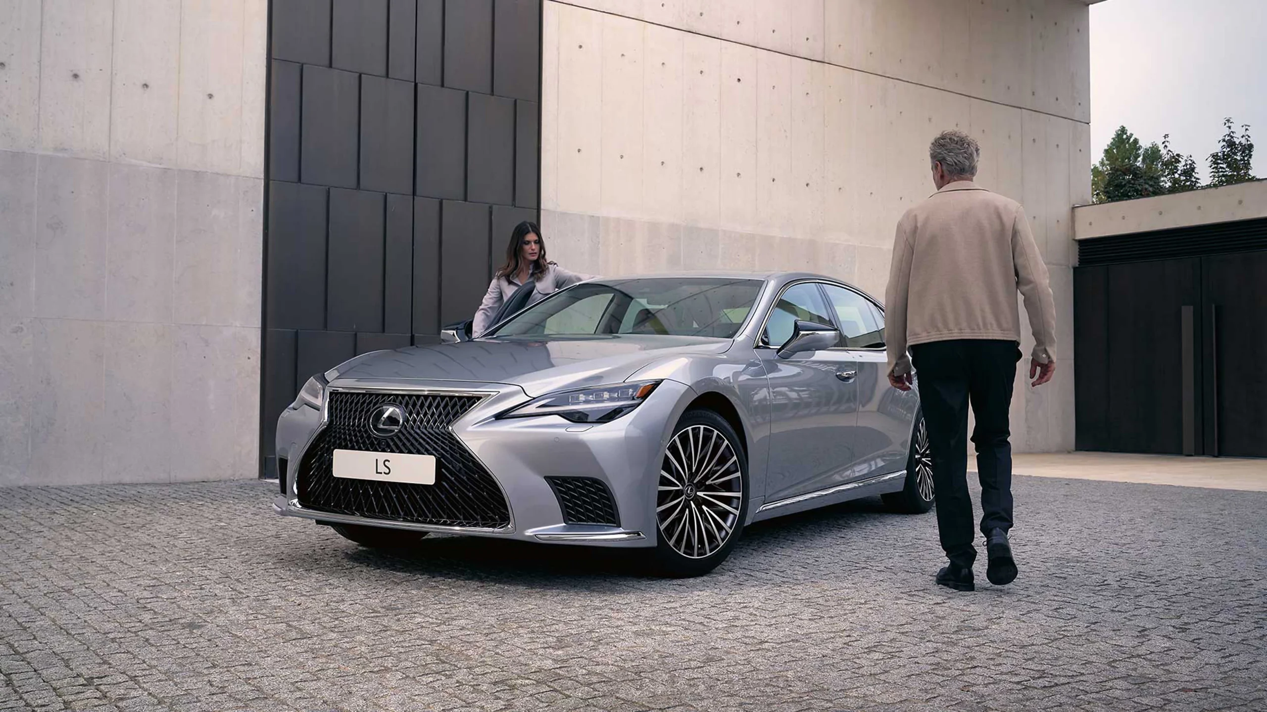 Lexus LS 500h – Đỉnh cao sedan hybrid hạng sang
