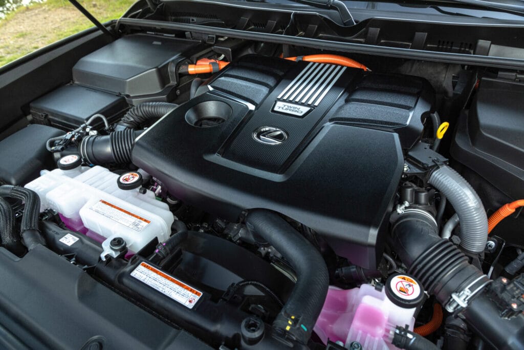 Thư viện ảnh: Lexus LX 700h 2025 các phiên bản 11 2025 Lexus LX 700h Luxury AtomicSilver 012 1500x1000 1