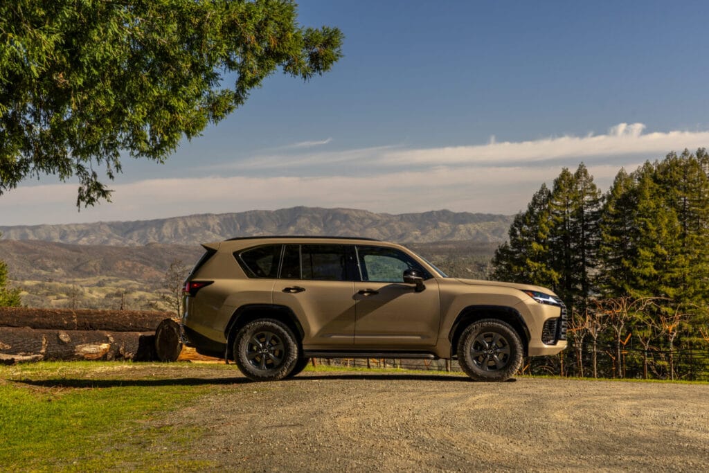 Thư viện ảnh: Lexus LX 700h 2025 các phiên bản 66 2025 Lexus LX 700h Overtrail Earth 007 1500x1000 1