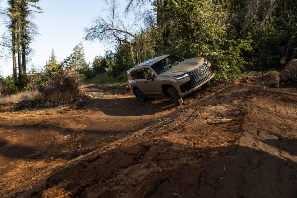 Thư viện ảnh: Lexus LX 700h 2025 các phiên bản 72 2025 Lexus LX 700h Overtrail Earth 014 1500x1000 1