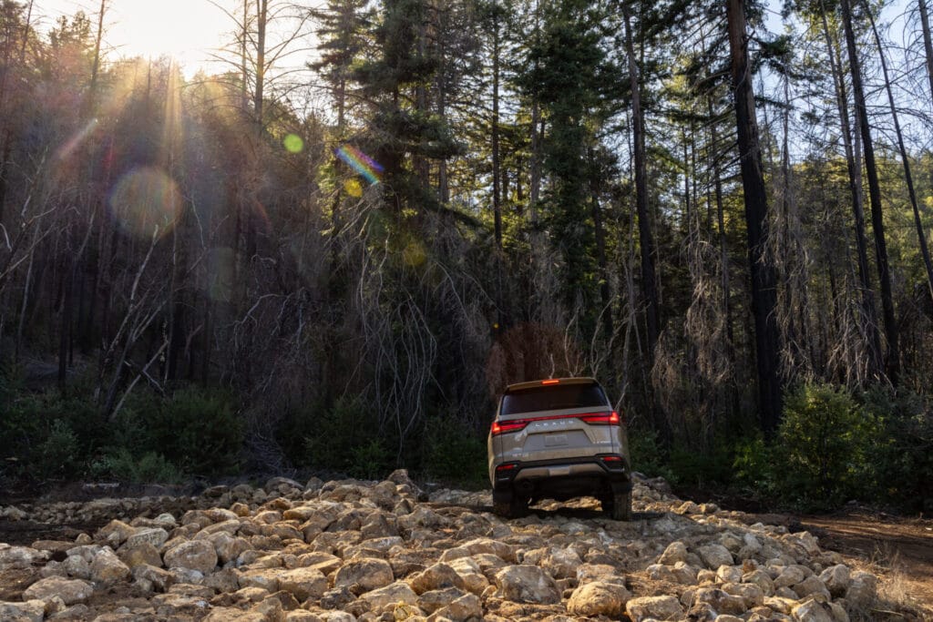 Thư viện ảnh: Lexus LX 700h 2025 các phiên bản 74 2025 Lexus LX 700h Overtrail Earth 017 1500x1000 1