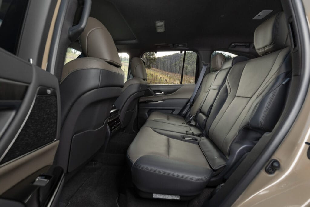 Thư viện ảnh: Lexus LX 700h 2025 các phiên bản 82 2025 Lexus LX 700h Overtrail StoneBrown 007 1500x1000 1