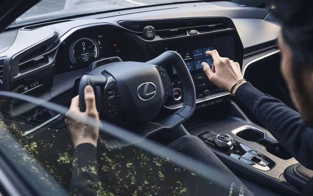 Steer-by-wire – Công nghệ đánh lái không trục One Motion Grip của Lexus vận hành như thế nào? 1 Steer-by-wire – Công nghệ đột phá One Motion Grip của Lexus vận hành như thế nào?