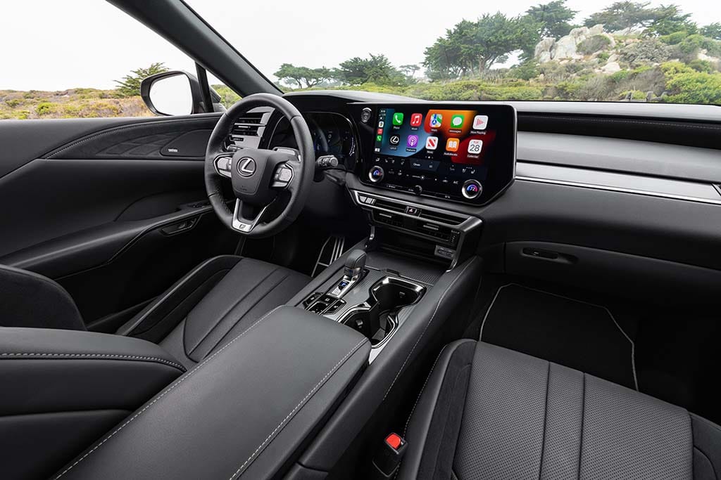 Lexus RX 500h F Sport Performance - Cách mạng thầm lặng của SUV hybrid sang trọng 7 Ngoại thất RX 500h F Sport Đậm chất thể thao, khác biệt từng chi tiết