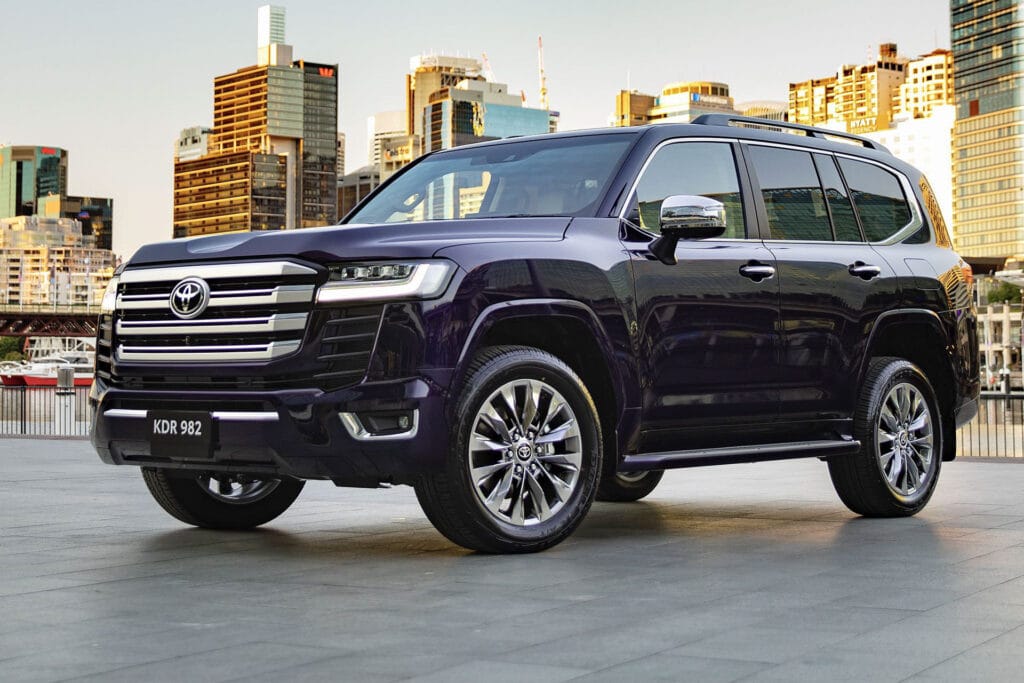 2025 - So sánh Toyota Land Cruiser và Lexus LX: SUV cao cấp nào đáng lựa chọn hơn? 11 toyota land cruiser hay lexus lx su khac biet 1