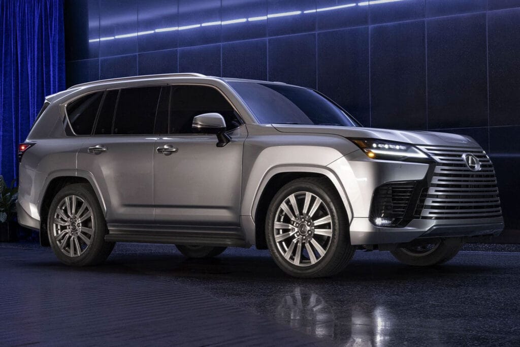 2025 - So sánh Toyota Land Cruiser và Lexus LX: SUV cao cấp nào đáng lựa chọn hơn? 12 toyota land cruiser hay lexus lx su khac biet 2