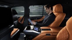 Giá xe Lexus LX 600 VIP 2025