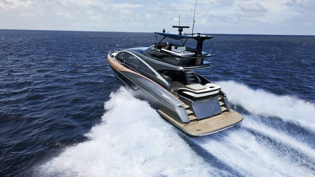 Du Thuyền Lexus | Lexus Yacht LY 650 11 Phần hông nhô cao của du thuyền được lấy cảm hứng từ góc phía sau của chiếc Lexus LC, đem tới một diện mạo độc đáo.