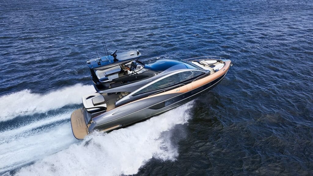 Du Thuyền Lexus | Lexus Yacht LY 650 19 Dốc sức cùng với các nghệ nhân đến từ Marquis Yachts