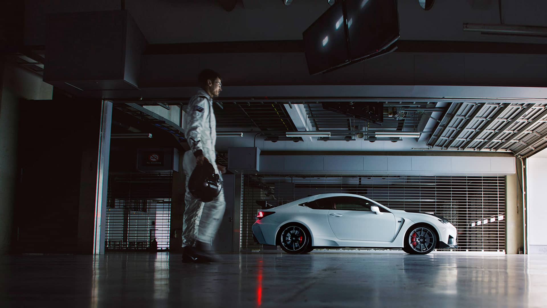 NHÃN HIỆU F - LEXUS F SPORT