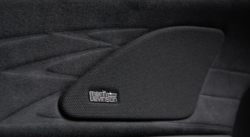 Hệ Thống Âm Thanh Mark Levinson® trên Lexus — Trải nghiệm âm nhạc thượng lưu 3 PurePlay: Sử dụng công nghệ âm trường tiên tiến để mang lại âm thanh vòm đáng kinh ngạc trên Lexus RX