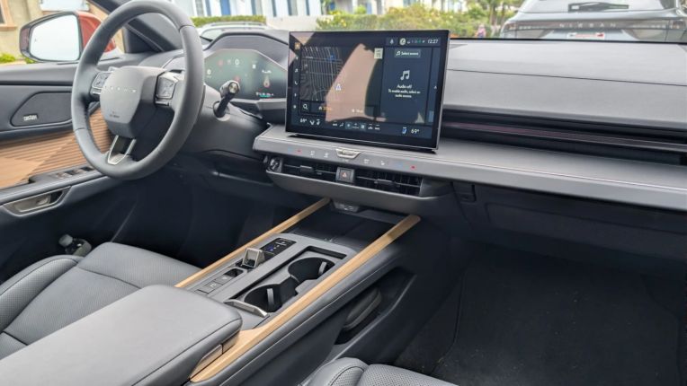 Đánh giá Lexus ES 2026 hoàn toàn mới: ES 350h & ES 500e – Sedan hạng sang đã tiến hoá 4 Nội thất: cabin thế hệ mới – tĩnh lặng và công nghệ