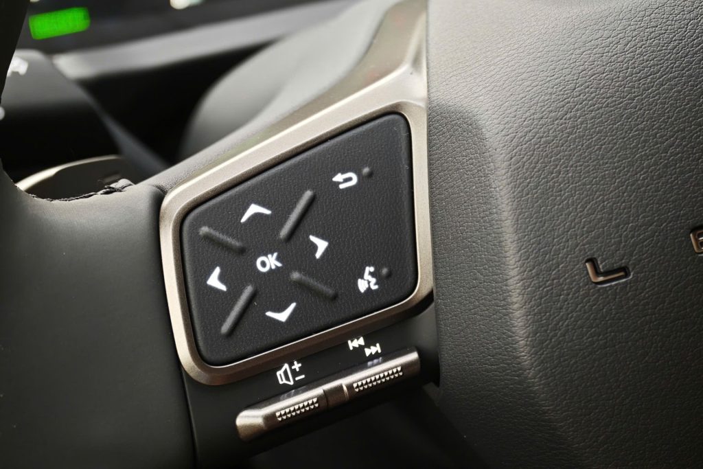 Lexus ES 500e Sonic Titanium 1J7 Lexuscentersaigon10