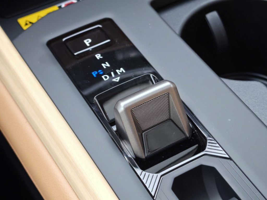 Lexus ES 500e Sonic Titanium 1J7 Lexuscentersaigon12