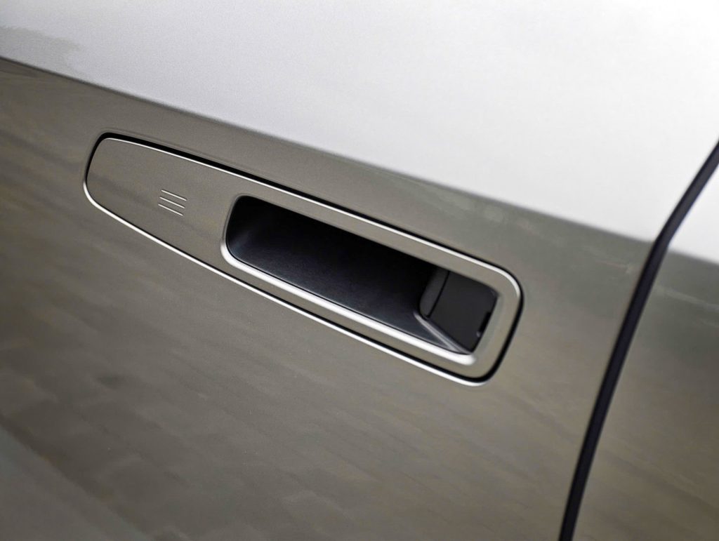 Lexus ES 500e Sonic Titanium 1J7 Lexuscentersaigon14