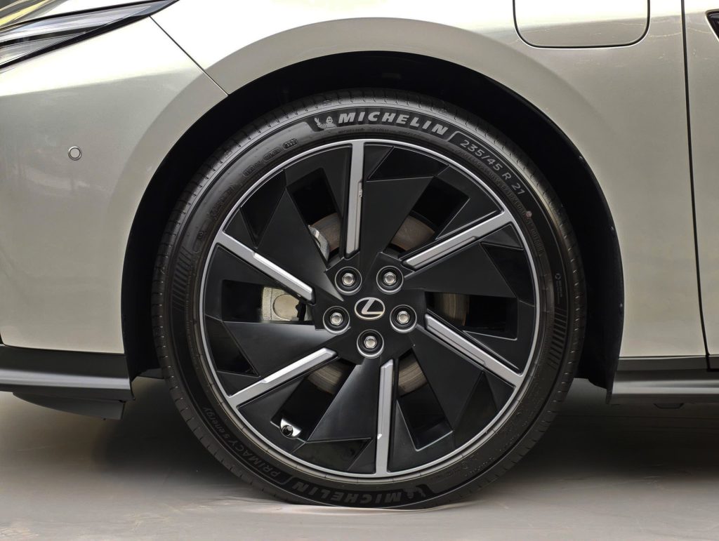 Lexus ES 500e Sonic Titanium 1J7 Lexuscentersaigon15