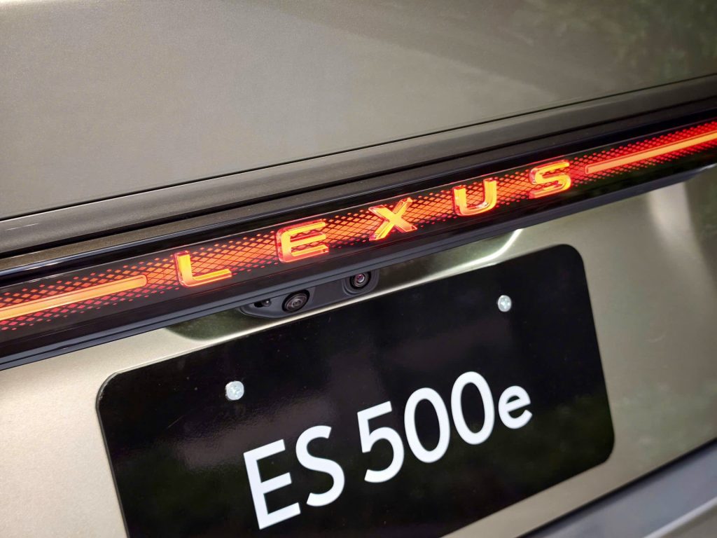 Lexus ES 500e Sonic Titanium 1J7 Lexuscentersaigon16