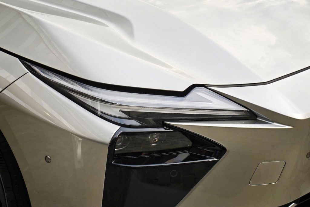 Lexus ES 500e Sonic Titanium 1J7 Lexuscentersaigon20