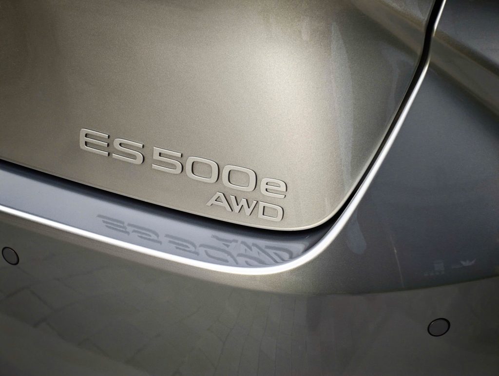 Lexus ES 500e Sonic Titanium 1J7 Lexuscentersaigon3