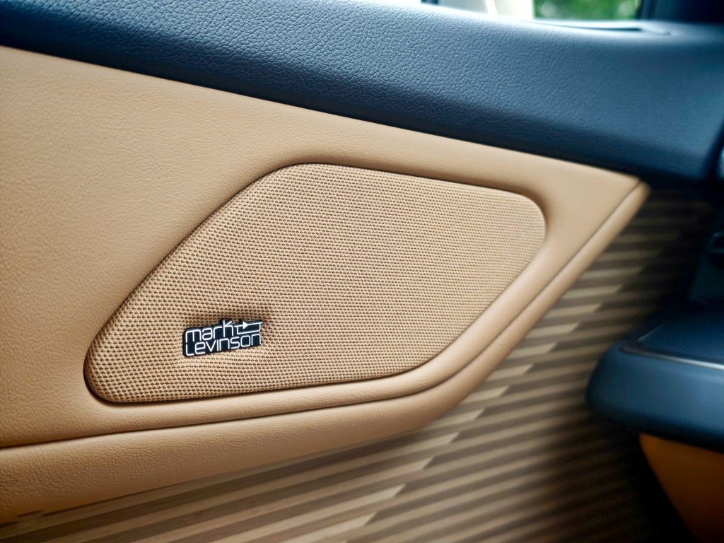 Lexus ES 500e Sonic Titanium 1J7 Lexuscentersaigon7