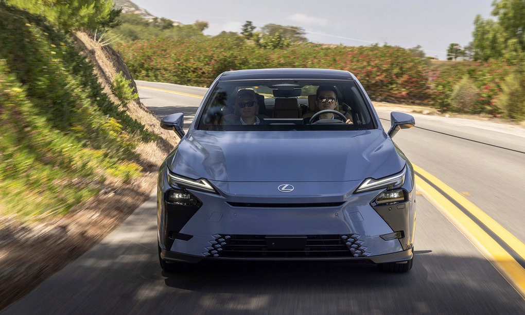 Lái thử Lexus ES tại Mỹ, tháng 5/2026. Ảnh: Lexus
