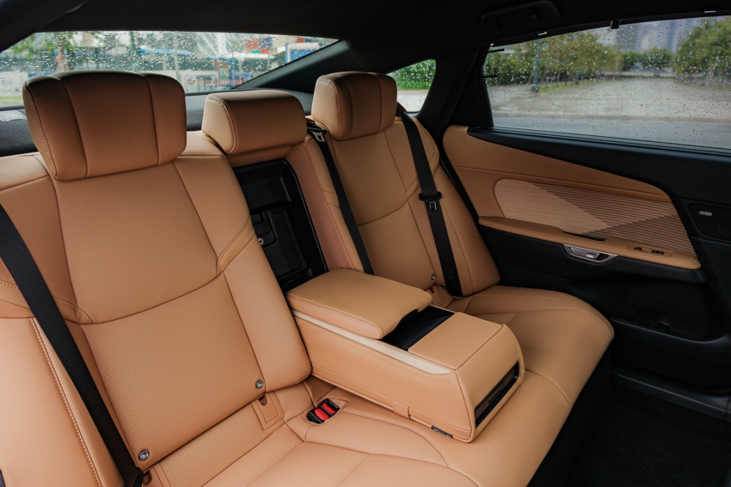 lexus es 500e 4